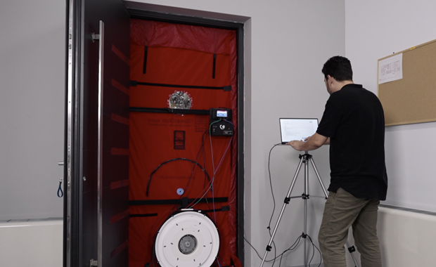 Blower Door Test: Ένα Χρήσιμο Εργαλείο για Βέλτιστες Κατασκευές