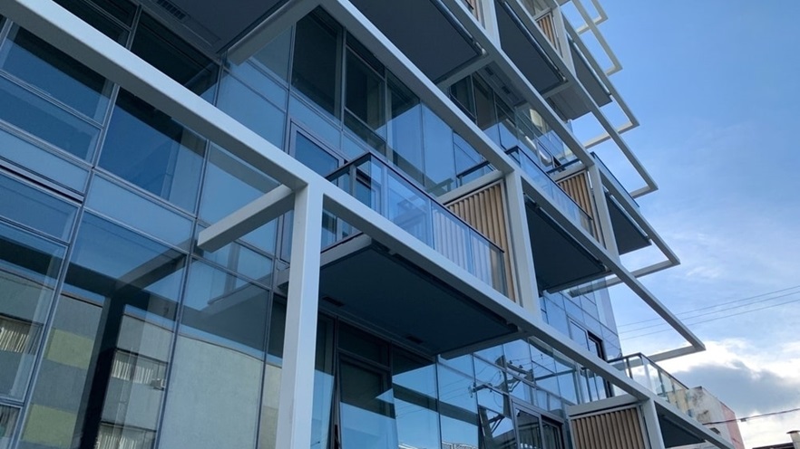 The building's façade is made of curtain walls, windows and balconies