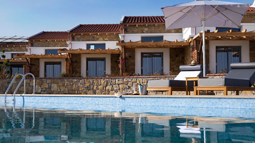 The rooms' windows overlook the pool