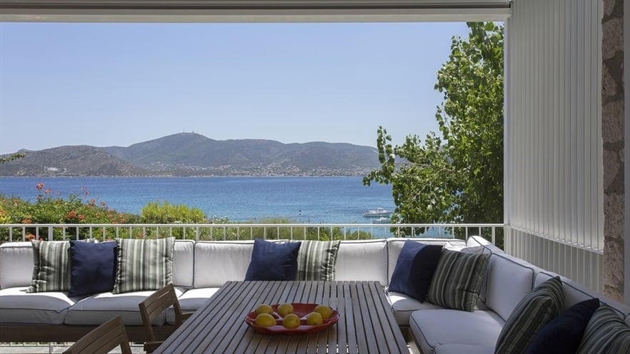 Outdoor sitting area with sea view