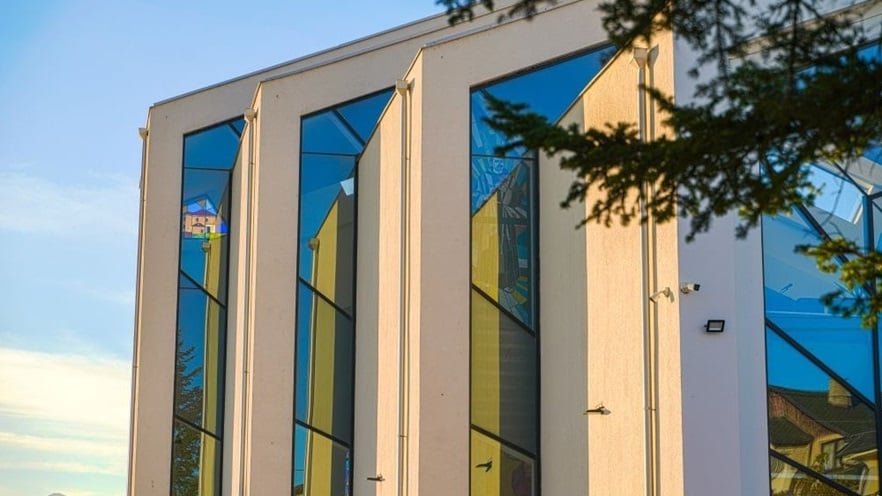 Aluminium and glass curtain wall