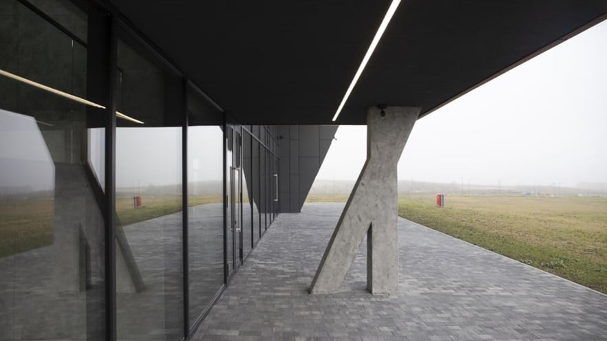 The terrace is protected by the balcony, there is access through doors