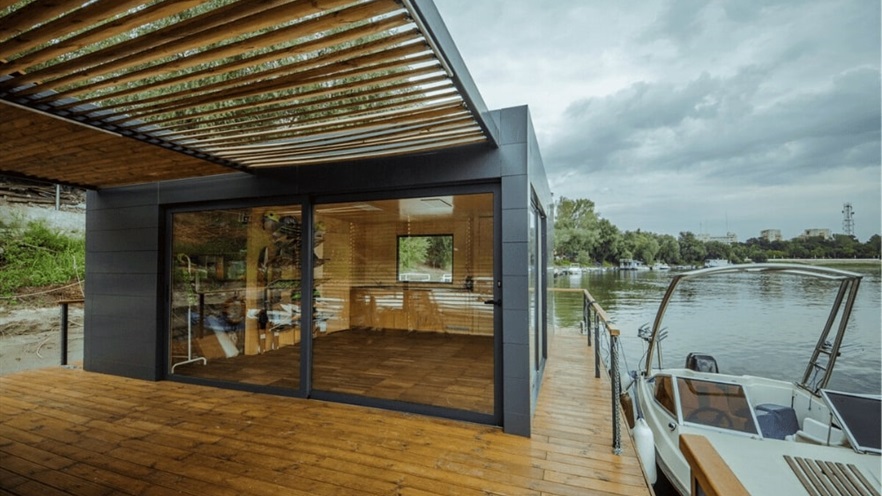 Front terrace with wooden floor and pergola, closed aluminum window
