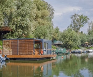 The house is docking in the river, view of the front terrace