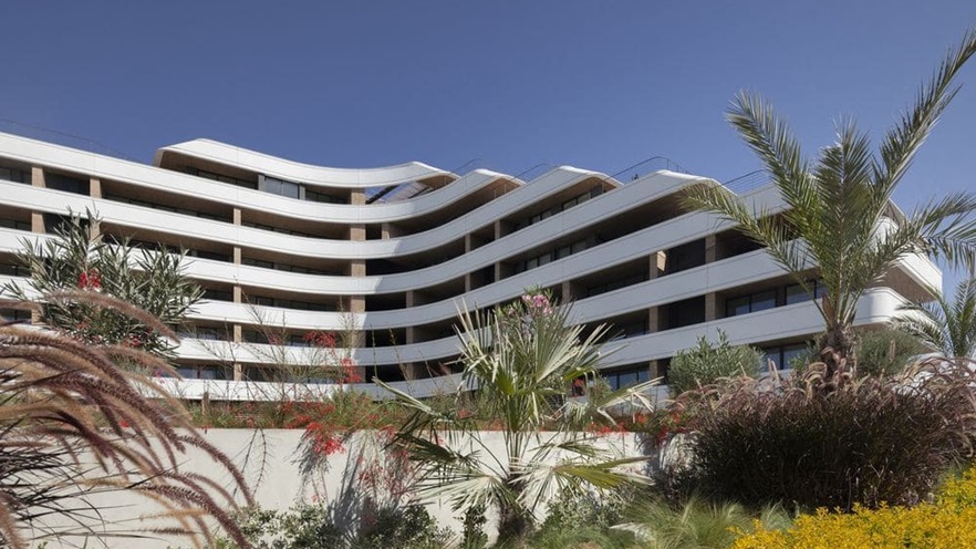The building shape is inspired by a superyacht