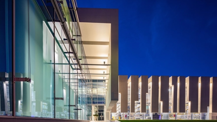 The building as seen by night