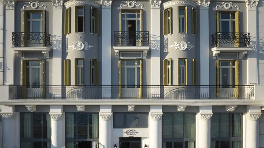 The building has been restored with large openings for the ground floor and the classic design for the upper floors