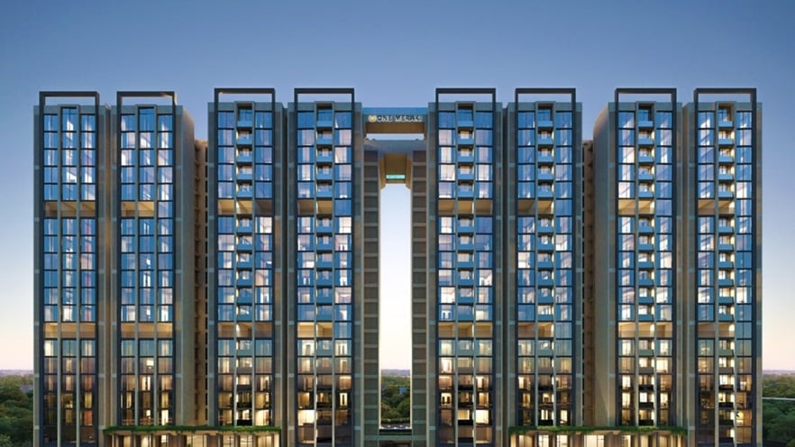 The building is consisted of 8 towers that are connected. The facade is built with curtain walls and balconies.