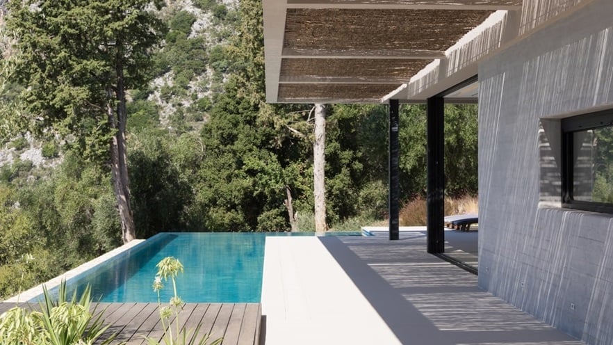 The side terrace and pool