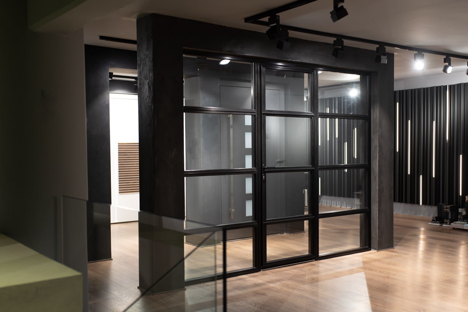 ALUMIL LIMASSOL-showroom-partion-doors