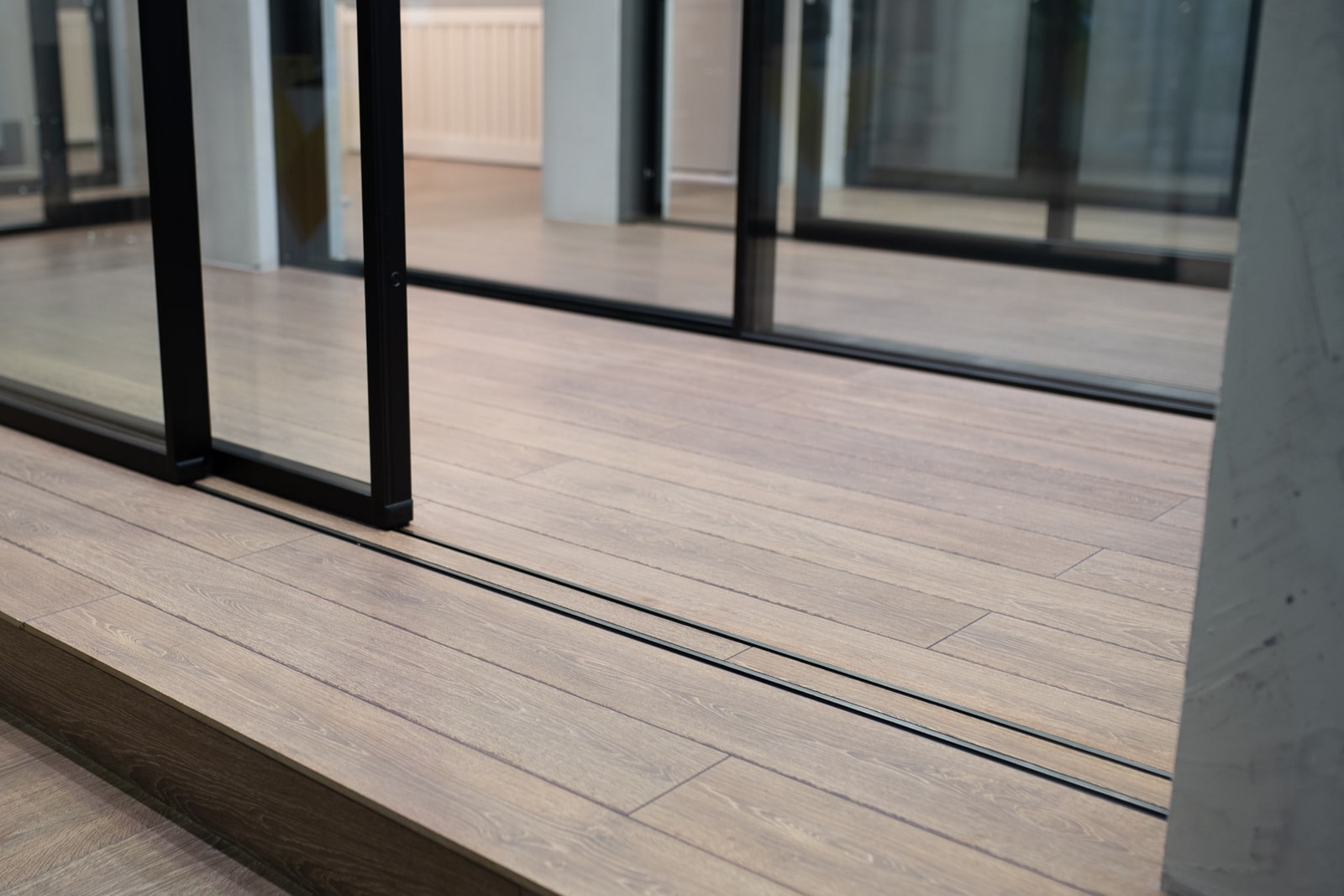 ALUMIL LIMASSOL-showroom-sliding-door