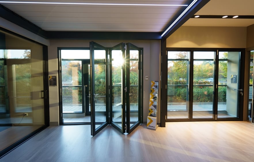 showroom-romania-06 IUS_0033882x565