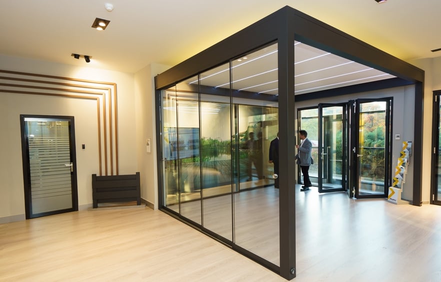 showroom-romania-09 IUS_0044882x565