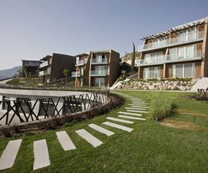 M14000-03_exterior_houses