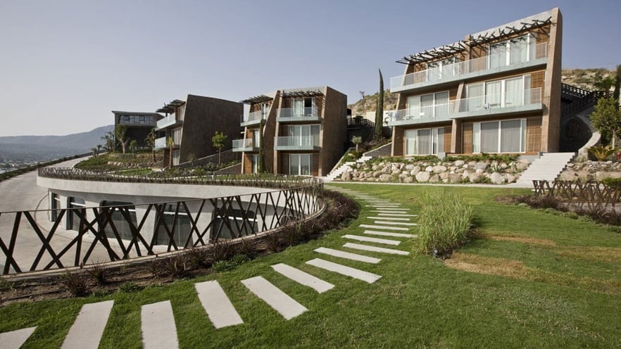 M850-03_exterior_houses