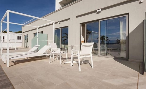 s350-window-balcony